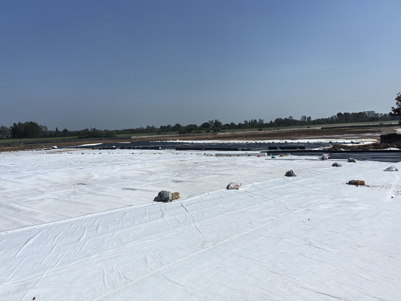 河南長絲土工布鋪設完成