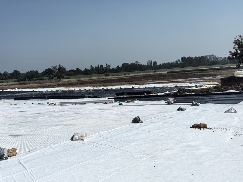 河北長絲土工布鋪設完工