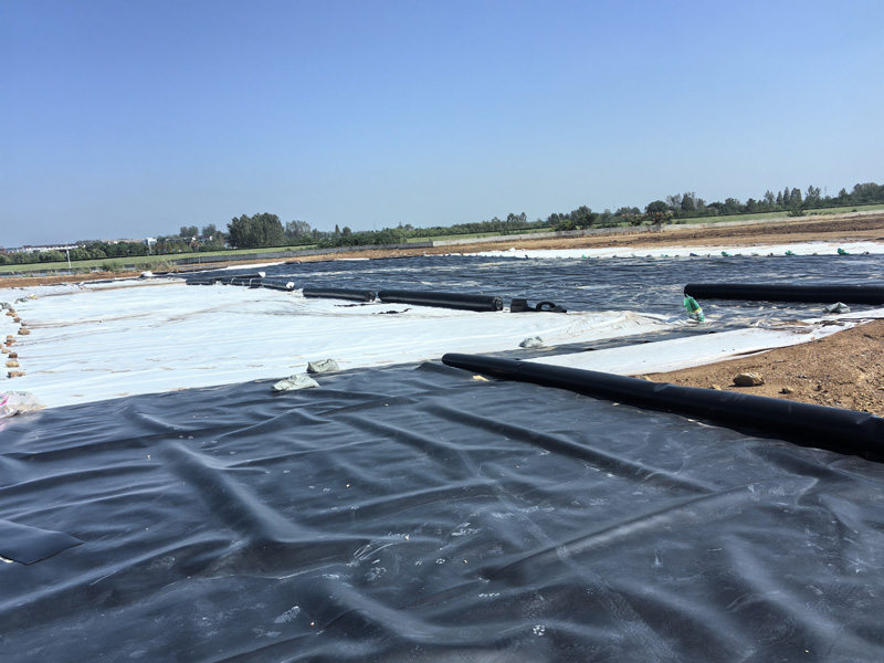 尾礦庫坑底土工膜防滲線上的「笨功夫」