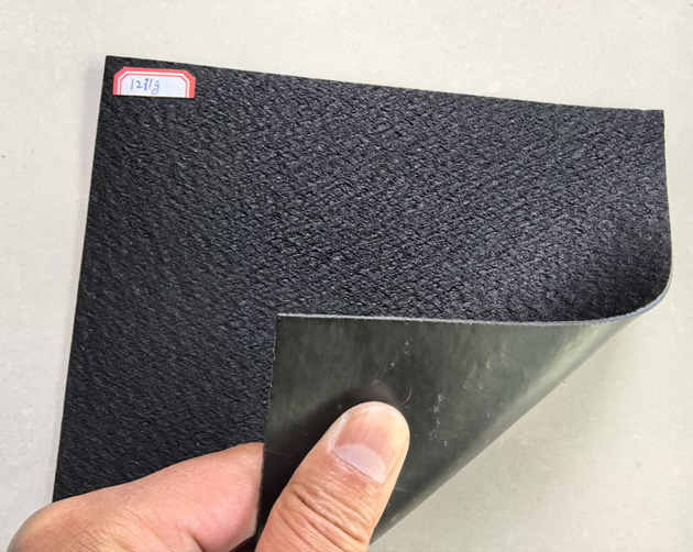 糙面土工膜（1900g）