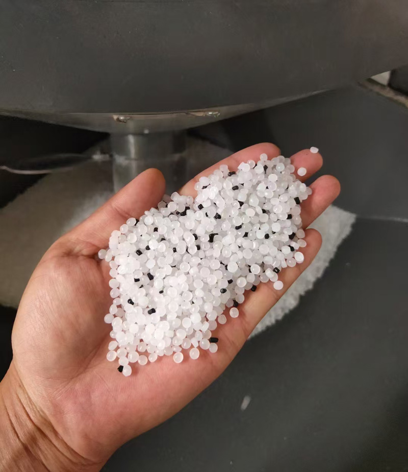 土工膜原料晶瑩剔透