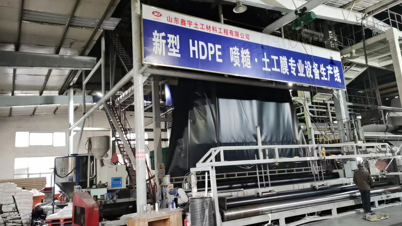 土工膜廠家生產車間忙碌 出口非洲訂單穩步推進