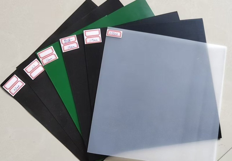 新國一1.5mm土工膜助力景觀湖建設，生產車間全力趕工保交付