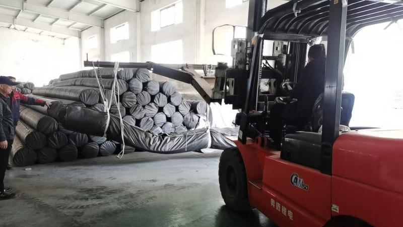 鄭州人工湖建設急需國標4500克鈉基膨潤土防水毯發貨